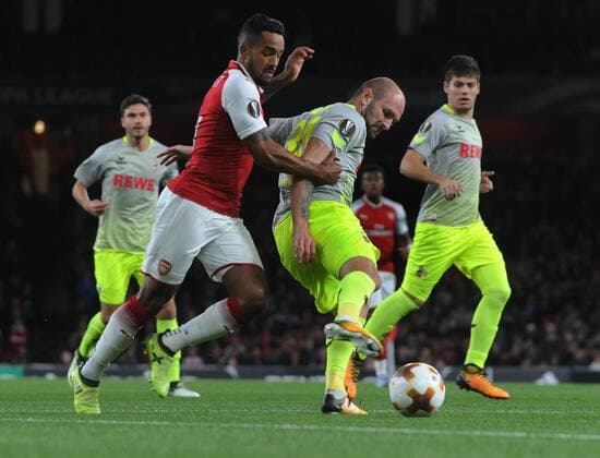 Football - 2017 2018 Europa League - Group H: Arsenal vs. FC Koln Konstantin Rausch f Koln and Theo Walcott of Arsenal at The Emirates. COLORSPORT ANDREW COWIE 