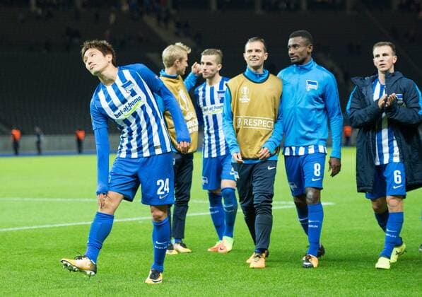 Nach dem Spielende: Genki Haraguchi, Per Skjelbred, Peter Pekarik, Valentin Stocker, Salomon Kalou und Vladimir Darida (vl alleB) Fussball international: UEFA Europaleague, Saison 2017 2018, Gruppenspiel: Hertha BSC Berlin - Athletic Club Bilbao im Olympiastadion in Berlin, Deutschland am 14.09.2017,