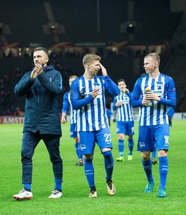 Nach dem Spielende: Vedad Ibisevic, Mitchell Weiser und Ondrej Duda (vl alleB) Fussball international: UEFA Europaleague, Saison 2017 2018, Gruppenspiel: Hertha BSC Berlin - Athletic Club Bilbao im Olympiastadion in Berlin, Deutschland am 14.09.2017,