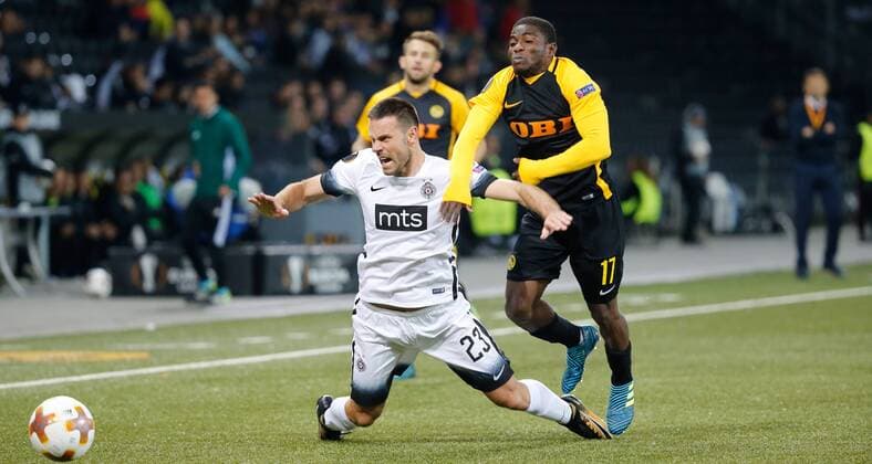 14.09.2017 Stade de Suisse Bern , SCHWEIZ , Saison 2017 2018 Herren UEFA Europa League Gruppenphase BSC Young Boys Bern - FK Partizan Belgrad Bojan Ostojic (li,Partizan) gegen Roger Assale (Young Boys)
