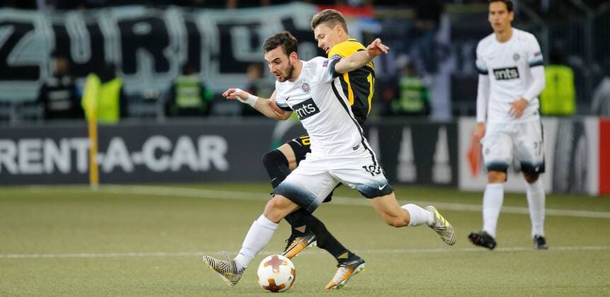 14.09.2017 Stade de Suisse Bern , SCHWEIZ , Saison 2017 2018 Herren UEFA Europa League Gruppenphase BSC Young Boys Bern - FK Partizan Belgrad Marko Jankovic (li,Partizan) gegen Christian Fassnacht (Young Boys)