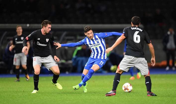 Fussball, Herren, Saison 2017 2018, UEFA Europa League (Gruppe J, 1. Spieltag), Hertha BSC - Athletic Bilbao, v. l. Aymeric Laporte (Athletic Bilbao), Mathew Leckie (Hertha BSC), Mikel San Jose (Athletic Bilbao), 14.09.2017, Copyright: xMichaelxHundtx xMatthiasxKochx