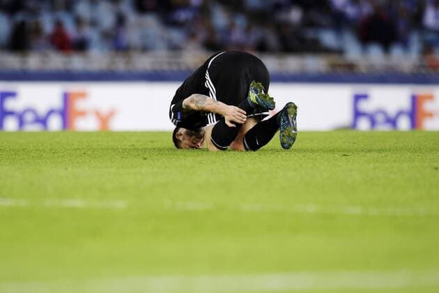 Fußball, EL, Real Sociedad San Sebastian - Rosenborg Trondheim 170914 Nicklas Bendtner, of Rosenborg, lies down holding his leg during the UEFA Europa League match between Real Sociedad and Rosenborg on September 14, 2017 in San Sebastian. Photo: Vegard Wivestad GrÃ¸tt BILDBYRAN kod VG 170013  Copyright: VEGARDxWIVESTADxGRÃ?TT BB170914BB619