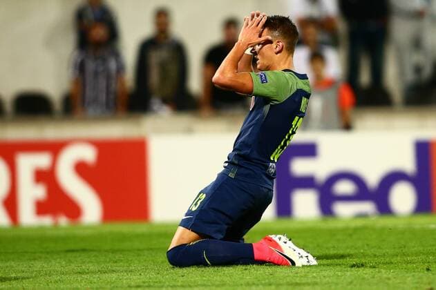 Fußball, EL, Vitoria Guimaraes - Red Bull Salzburg SOCCER - EL, Vitoria vs RBS GUIMARAES,PORTUGAL,14.SEP.17 - SOCCER - UEFA Europa League, group stage, Vitoria Guimaraes SC vs Red Bull Salzburg. Image shows the disappointment of Hannes Wolf (RBS). GEPAxpictures xFelixxRoittner