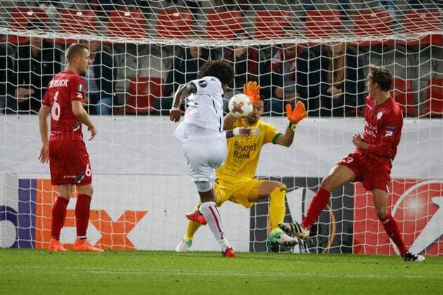 Fußball, EL, SV Zulte Waregem - OGC Nizza Nice captain Dante scores a goal during a soccer game between Belgian team SV Zulte Waregem and French club OGC Nice, Thursday 14 September 2017 in Waregem, the first match of the group stage (Group K) of the Europa League tournament. KURTxDESPLENTER  x05164568x
