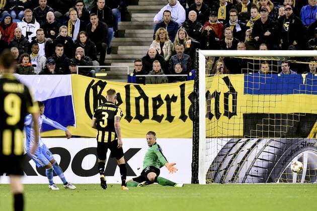 Fußball, EL, Vitesse Arnheim - Lazio Rom ARNHEM, GelreDome, 14-09-2017, 2017-2018, groepsfase, Europa League, Vitesse - Lazio Roma, Alessandro Murgia schiet de 2-3 achter Remko Pasveer Vitesse - Lazio Roma  x1709243x