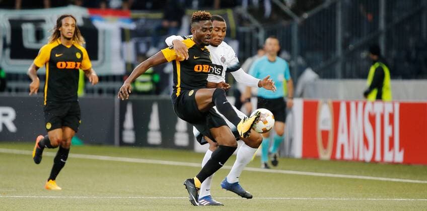 14.09.2017 Stade de Suisse Bern , SCHWEIZ , Saison 2017 2018 Herren UEFA Europa League Gruppenphase BSC Young Boys Bern - FK Partizan Belgrad Kasim Adams Nuhu (li,Young Boys) gegen Leandre Tawamba (Partizan)