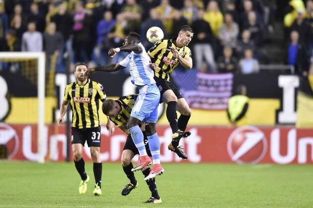 Fußball, EL, Vitesse Arnheim - Lazio Rom ARNHEM, GelreDome, 14-09-2017, 2017-2018, groepsfase, Europa League, Vitesse - Lazio Roma, kopduel tussen Matt Miazga en Felipe Caicedo Vitesse - Lazio Roma  x1709309x