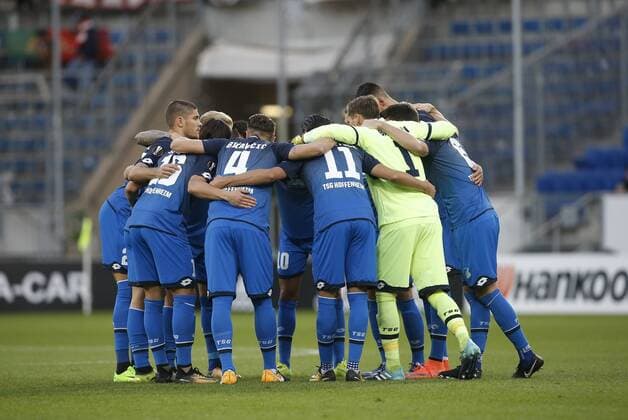Die Hoffenheimer Mannschaft schwört sich im Kreis auf das Spiel ein . TSG 1899 Hoffenheim-Sporting Braga . Sinsheim, GER 14.09.2017, Europa League 2017 2018 .