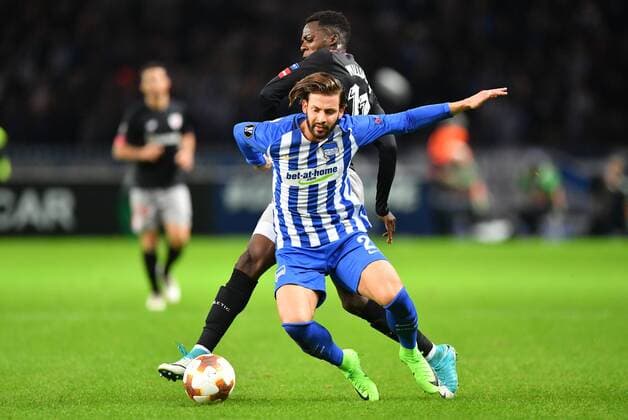 Marvin Plattenhardt (Hertha BSC), am Ball, hinten Inaki Williams (Bilbao), Hertha BSC Berlin - Athletic Bilbao Europa League, Gruppenphase, 1. Spieltag, Fußball, Fussball, soccer, Herren, Männer, Maenner, Deutschland, Germany Berlin, 14.9.2017, Olympiastadion
