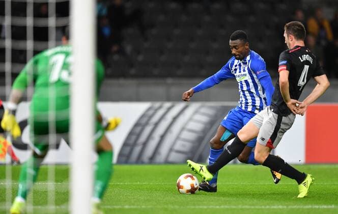 Salomon Kalou (Hertha BSC), am Ball, vorne Aymeric Laporte Hertha BSC Berlin - Athletic Bilbao Europa League, Gruppenphase, 1. Spieltag, Fußball, Fussball, soccer, Herren, Männer, Maenner, Deutschland, Germany Berlin, 14.9.2017, Olympiastadion