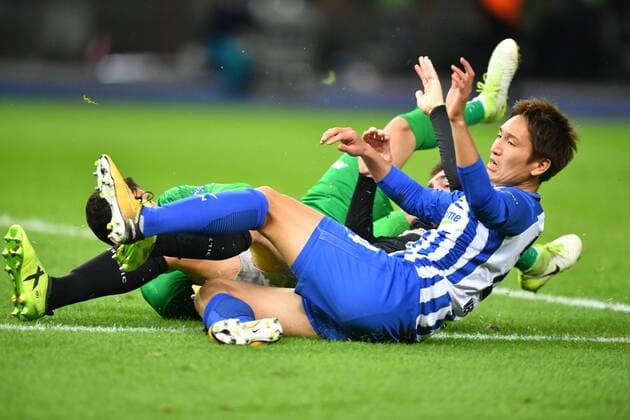 Genki Haraguchi (Hertha BSC), enttäuscht am Boden nach einer grossen Torchance, hinten Iago Herrerin (Torwart Bilbao), Hertha BSC Berlin - Athletic Bilbao Europa League, Gruppenphase, 1. Spieltag, Fußball, Fussball, soccer, Herren, Männer, Maenner, Deutschland, Germany Berlin, 14.9.2017, Olympiastadion