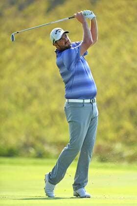 Golf, BMW Championship in Lake Forest LAKE FOREST, IL - SEPTEMBER 14: Marc Leishman hits from the fairway on the 18th hole during the during the First Round of the BMW Championship on September 14, 2017, at Conway Farms Golf Club, in Lake Forest, IL. (Photo by Patrick Gorski Icon Sportswire) GOLF: SEP 14 PGA Golf Herren - BMW Championship - First Round Icon14091714 EDITORIAL USE ONLY