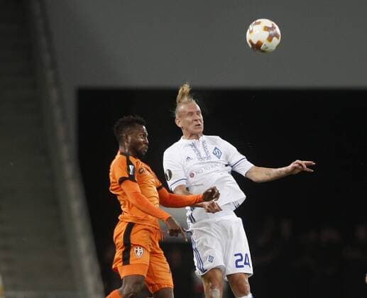 Fußball, EL, Dynamo Kiew - KF Skenderbeu Korca September 14, 2017 - Segun Adeniyi ( L) of SkoÂ«nderbeu vies for the ball with Domagoj Vida ( R) of Dynamo during the UEFA Europa League Group B soccer match between FC Dynamo Kyiv and FC SkoÂ«nderbeu , at the NSK Olimpiyskyi in Kyiv, Ukraine, September 14, 2017. The UEFA Europa League Group B soccer match between FC Dynamo Kyiv and FC SkÃ«nderbeu , at the NSK Olimpiyskyi in Kyiv. - ZUMAs334 80118188st Copyright: xAnatoliixStepanovx