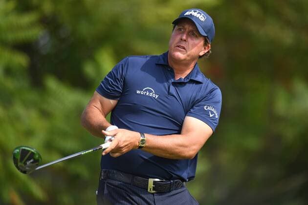 Golf, BMW Championship in Lake Forest LAKE FOREST, IL - SEPTEMBER 14: Phil Mickelson tees off on the eighth hole during the First Round of the BMW Championship on September 14, 2017, at Conway Farms Golf Club, in Lake Forest, IL. (Photo by Patrick Gorski Icon Sportswire) GOLF: SEP 14 PGA Golf Herren - BMW Championship - First Round Icon14091704 EDITORIAL USE ONLY