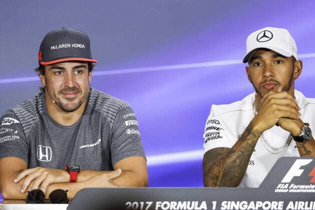 Motorsports: FIA Formula One World Championship WM Weltmeisterschaft 2017, Grand Prix of Singapore, 14 Fernando Alonso (ESP, McLaren Honda), 44 Lewis Hamilton (GBR, Mercedes AMG Petronas F1 Team), Singapore Singapore