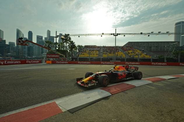 (170915) -- SINGAPORE, Sept. 15, 2017 -- Red Bull s Australian driver Daniel Ricciardo drives during the first practice session of the Formula One Singapore Grand Prix in Singapore on Sept. 15, 2017. ) (SP)SINGAPORE-FORMULA ONE-SINGAPORE GRAND PRIX-PRACTICE ThenxChihxWey 