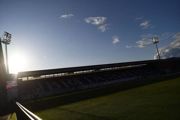 Fußball, Stadiongeschichte SV Wehen Wiesbaden 15.09.2017, xjhx, Fussball 3.Liga, SV Wehen Wiesbaden - Chemnitzer FC, emspor, v.l. Stadionansicht Innenraum Rasen Platz Pitch Flutlicht Sonne Tribuene Wiesbaden
