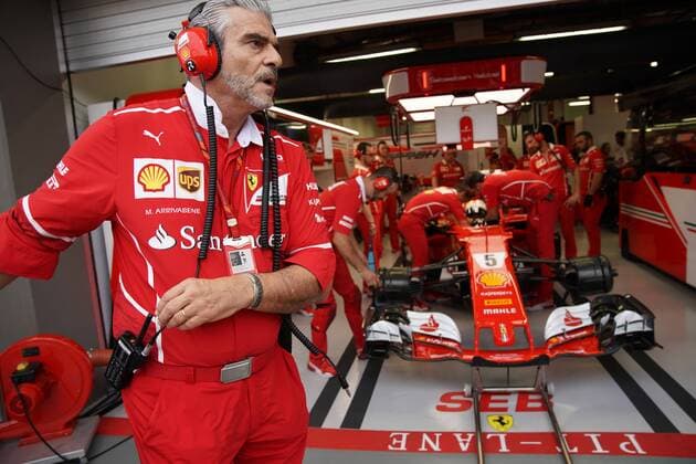 Singapore Grand Prix 14 - 17 September 2017 16.09.2017 - Free Practice 3, Maurizio Arrivabene (ITA) Ferrari Team Principal and Sebastian Vettel (GER) Scuderia Ferrari SF70H 