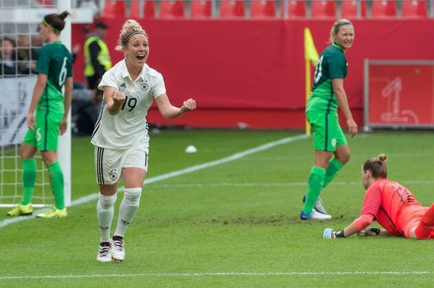 Ingolstadt, Germany 16.09.2017, FIFA World Cup WM Weltmeisterschaft Fussball Qualifier - 2017 18 Season, Germany - Slovenia, Jubel von Svenja Huth (GER) zum 1:0, Im Hintergrund sind Dominika Conc (SLO) und Sonja Cevnik (SLO) enttauescht ( DeFodi527