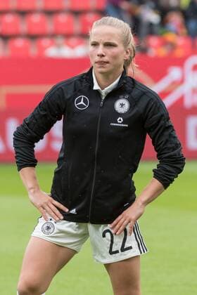 Ingolstadt, Germany 16.09.2017, FIFA World Cup WM Weltmeisterschaft Fussball Qualifier - 2017 18 Season, Germany - Slovenia, Tabea Kemme (GER) beim Aufwaermen vor dem Spiel ( DeFodi527