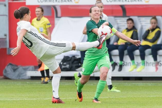 Ingolstadt, Germany 16.09.2017, FIFA World Cup WM Weltmeisterschaft Fussball Qualifier - 2017 18 Season, Germany - Slovenia, Zweikampf zwischen v.l. Dzsenifer Marozsan (GER) und Tjasa Tibaut (SLO) ( DeFodi527