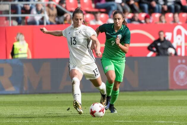 Ingolstadt, Germany 16.09.2017, FIFA World Cup WM Weltmeisterschaft Fussball Qualifier - 2017 18 Season, Germany - Slovenia, Zweikampf zwischen v.l. Sara Daebritz (GER) und Adrijana Mori (SLO) ( DeFodi527