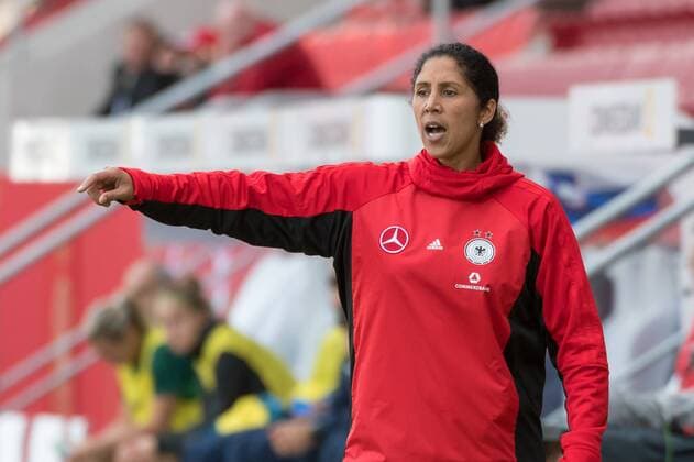 Ingolstadt, Germany 16.09.2017, FIFA World Cup WM Weltmeisterschaft Fussball Qualifier - 2017 18 Season, Germany - Slovenia, Steffi Jones, Trainerin der DFB Frauen-Nationalmannschaft ruft Anweisungen zu Ihrer Mannschaft ( DeFodi527