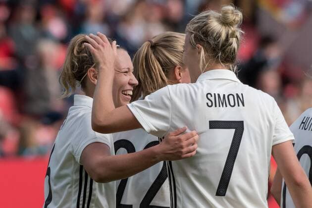 Ingolstadt, Germany 16.09.2017, FIFA World Cup WM Weltmeisterschaft Fussball Qualifier - 2017 18 Season, Germany - Slovenia, Freude zum 6:0 mit v.l. Kristin Demann (GER), Tabea Kemme (GER), Carolin Simon (GER) ( DeFodi527