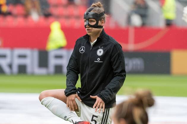 Ingolstadt, Germany 16.09.2017, FIFA World Cup WM Weltmeisterschaft Fussball Qualifier - 2017 18 Season, Germany - Slovenia, Babett Peter (GER) beim Aufwaermen vor dem Spiel ( DeFodi527