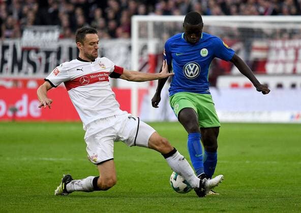 16.09.2017, xfux, Fussball 1.Bundesliga, VfB Stuttgart - VfL Wolfsburg, emspor, v.l. Christian Gentner (VfB Stuttgart), Paul-Georges Ntep (VfL Wolfsburg) Stuttgart