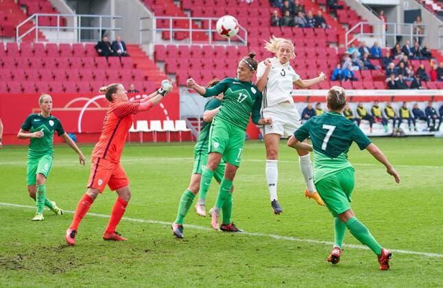 Kathrin HENDRICH, DFB 3 Torschuss, schiesst das Tor zum 2-0 DEUTSCHLAND - SLOWENIEN 6-0 Fussball Laenderspiel Damen Qualifikation zur WM 2018 in Frankreich , Ingolstadt, Deutschland 16.09.2017