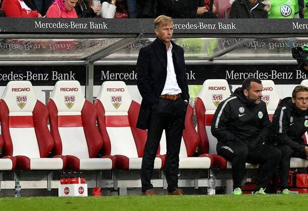 16.09.2017, xfux, Fussball 1.Bundesliga, VfB Stuttgart - VfL Wolfsburg, emspor, v.l. Trainer Andries Jonker (VfL Wolfsburg) enttaeuscht, enttaeuscht schauend, dissapointed Stuttgart