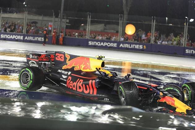 17th September 2017, Marina Bay Street Circuit, Singapore; Singapore Formula One Grand Prix, Race Day; Kimi Raikkonen and Max Verstappen - Red Bull Racing come together and also damage the car of Sebastian Vettel - Scuderia Ferrari  ActionPlus11931874