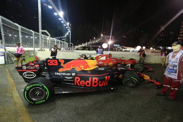 17th September 2017, Marina Bay Street Circuit, Singapore; Singapore Formula One Grand Prix, Race Day; Kimi Raikkonen and Max Verstappen - Red Bull Racing come together and also damage the car of Sebastian Vettel - Scuderia Ferrari  ActionPlus11931877