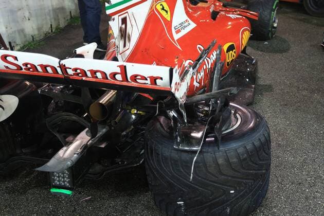 17th September 2017, Marina Bay Street Circuit, Singapore; Singapore Formula One Grand Prix, Race Day; Kimi Raikkonen and Max Verstappen - Red Bull Racing come together and also damage the car of Sebastian Vettel - Scuderia Ferrari  ActionPlus11931878