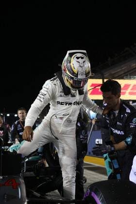 17.09.2017 - Race, Lewis Hamilton (GBR) Mercedes AMG F1 W08 Singapore Grand Prix 14 - 17 September 2017 17.09.2017 - Race, Lewis Hamilton (GBR) Mercedes AMG F1 W08 