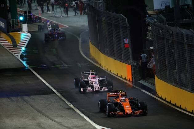 17.09.2017 - Race, Safety car trought the pit lane, Stoffel Vandoorne (BEL) McLaren MCL32 Singapore Grand Prix 14 - 17 September 2017 17.09.2017 - Race, Safety car trought the pit lane, Stoffel Vandoorne (BEL) McLaren MCL32 