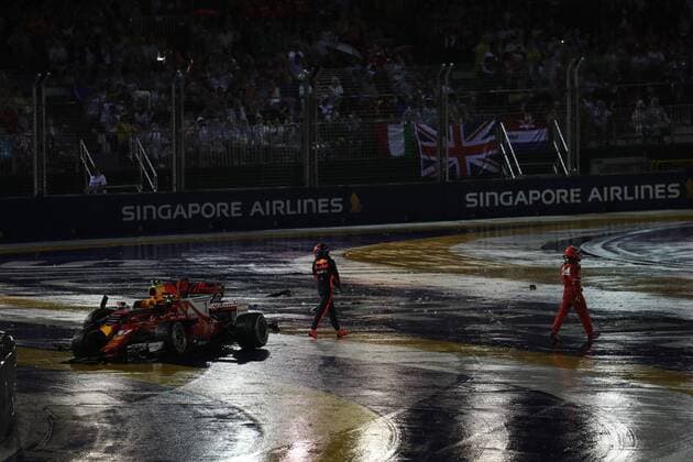 Singapore Grand Prix 14 - 17 September 2017 17.09.2017 - Race, Max Verstappen (NED) Red Bull Racing RB13 and Kimi Raikkonen (FIN) Scuderia Ferrari SF70H retire from the race 