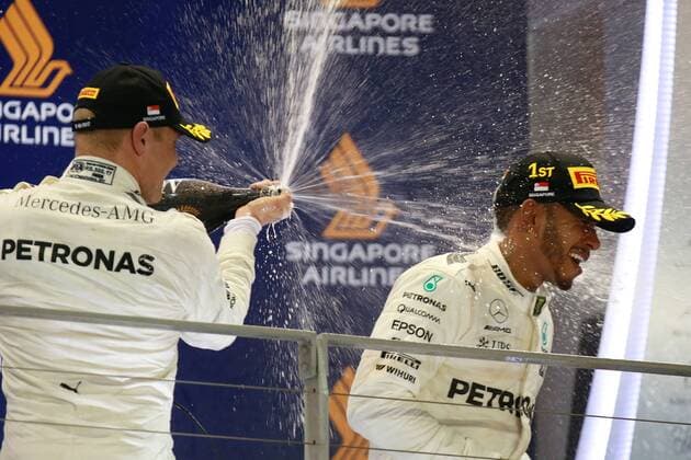 Motorsports: FIA Formula One World Championship WM Weltmeisterschaft 2017, Grand Prix of Singapore, 77 Valtteri Bottas (FIN, Mercedes AMG Petronas F1 Team), 44 Lewis Hamilton (GBR, Mercedes AMG Petronas F1 Team), Singapore Singapore