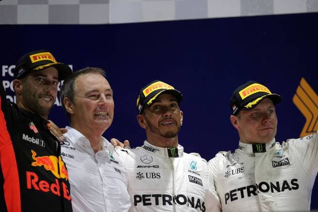 17.09.2017 - Race, 2nd place Daniel Ricciardo (AUS) Red Bull Racing RB13, Lewis Hamilton (GBR) Mercedes AMG F1 W08 race winner and 3rd place Valtteri Bottas (FIN) Mercedes AMG F1 W08 Singapore Grand Prix 14 - 17 September 2017 17.09.2017 - Race, 2nd place Daniel Ricciardo (AUS) Red Bull Racing RB13, Lewis Hamilton (GBR) Mercedes AMG F1 W08 race winner and 3rd place Valtteri Bottas (FIN) Mercedes AMG F1 W08 