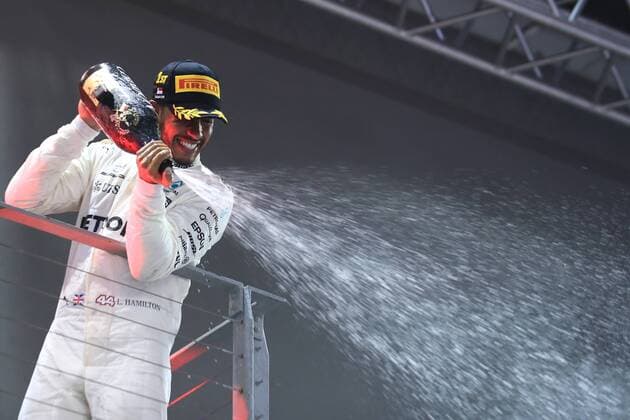 Bilder des Tages - SPORT 17th September 2017, Marina Bay Street Circuit, Singapore; Singapore Formula One Grand Prix, Race Day; Lewis Hamilton - Mercedes AMG Petronas F1 Team wins in Singapore  ActionPlus11931949