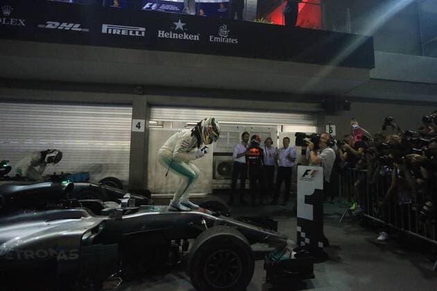17th September 2017, Marina Bay Street Circuit, Singapore; Singapore Formula One Grand Prix, Race Day; Lewis Hamilton - Mercedes AMG Petronas F1 Team wins in Singapore  ActionPlus11931971