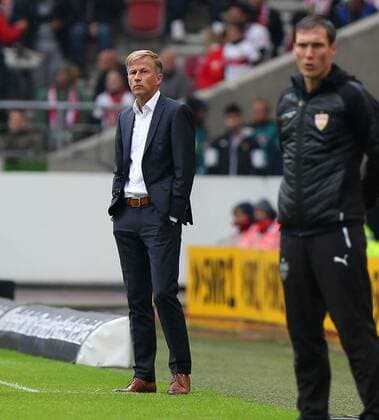 Stuttgart vs VfL, 1. BL Stuttgart, Deutschland. 16.09.2017, FUßBALL - VfB Stuttgart vs VfL Wolfsburg, 1. BL, Saison 2017- 2018, Mercedes-Benz Arena. Bild zeigt: Cheftrainer Andries Jonker (VfL Wolfsburg) Stuttgart