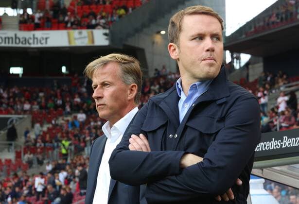 Stuttgart vs VfL, 1. BL Stuttgart, Deutschland. 16.09.2017, FUßBALL - VfB Stuttgart vs VfL Wolfsburg, 1. BL, Saison 2017- 2018, Mercedes-Benz Arena. Bild zeigt: Cheftrainer Andries Jonker (VfL Wolfsburg), Sportdirektor Olaf Rebbe (VfL Wolfsburg) Stuttgart