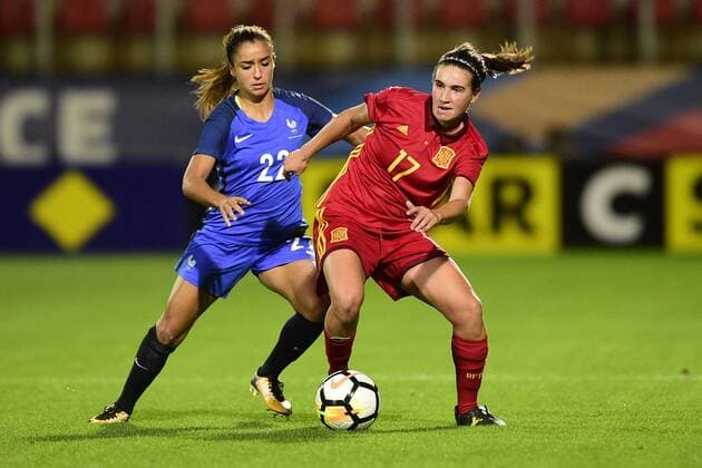 Fußball, Damen Länderspiel, Frankreich - Spanien Sakina Karchaoui (France) vs Mariona Caldentey (Espagne) FOOTBALL : France vs Espagne feminines - Calais - 18 09 2017 JBAutissier Panoramic 