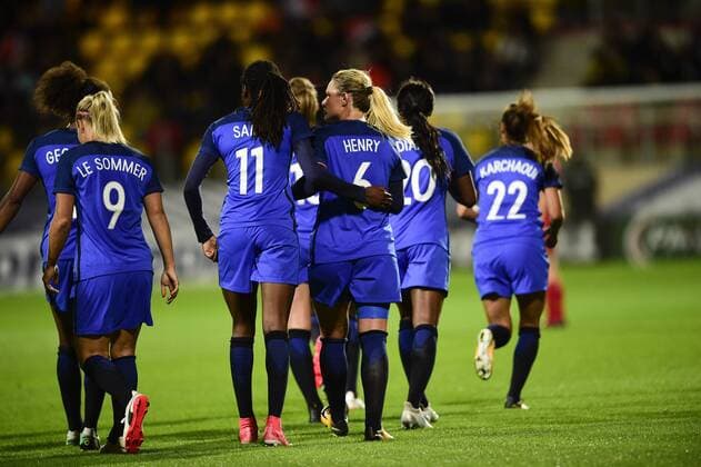 Fußball, Damen Länderspiel, Frankreich - Spanien joie d Eugenie Le Sommer (France) apres son but joie des joueuses d l equipe de France FOOTBALL : France vs Espagne feminines - Calais - 18 09 2017 JBAutissier Panoramic 