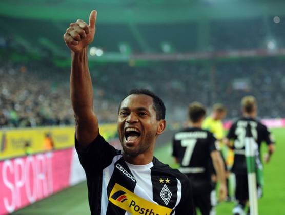Bilder des Tages - SPORT Borussia Mönchengladbach - VFB Stuttgart 19.09.2017. Der Torschütze zum 1:0 Raffael (BMG) jubelt vor dem Fanblock.