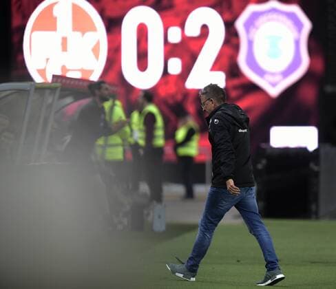 Bilder des Tages - SPORT Fussball - 2.Bundesliga - Saison 2017 18 Kaiserslautern - Fritz-Walter-Stadion - 19.9.2017 1. FC Kaiserslautern (fck) - FC Erzgebirge Aue (aue) 0:2 Abgang: Trainer Norbert MEIER (1. FC Kaiserslautern) Fussball - 2.Bundesliga - 1. FC Kaiserslautern