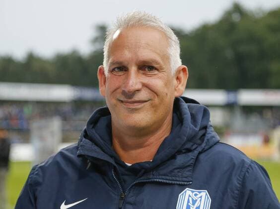 20.09.2017, Hänsch-Arena, Meppen, GER, 3. Liga: SV Meppen vs VfL Osnabrück. Gut gelaunt: Christian Neidhart (Trainer SV Meppen), Meppen Niedersachsen Germany Hänsch-Arena